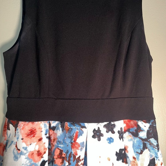 Preloved R&M Collection Evening Maxi Dress with a Lovely Abstract Floral Pattern - Picture 3 of 7